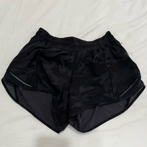Lululemon Hotty Hot Low-Rise Lined Short 2.5”